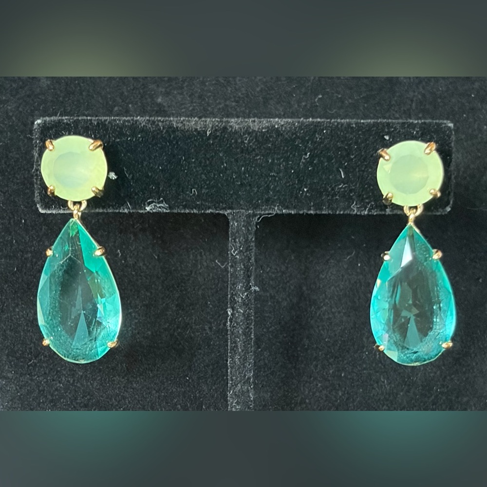 Vintage Lucite Drop Earrings UV Reactive. - Picture 2 of 9